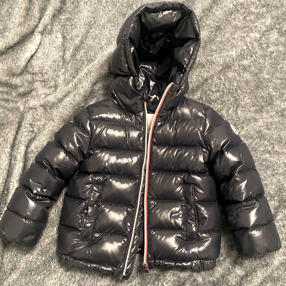 Gently worn 3t Moncler puff coat. No damage. Authentic